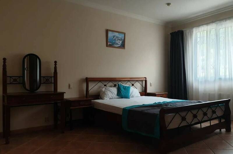 Номер 4 стандарт с видом во двор