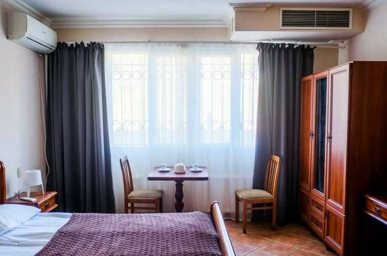 Номер 4 стандарт с видом во двор