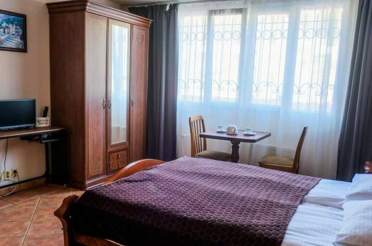 Номер 5 стандарт с видом во двор