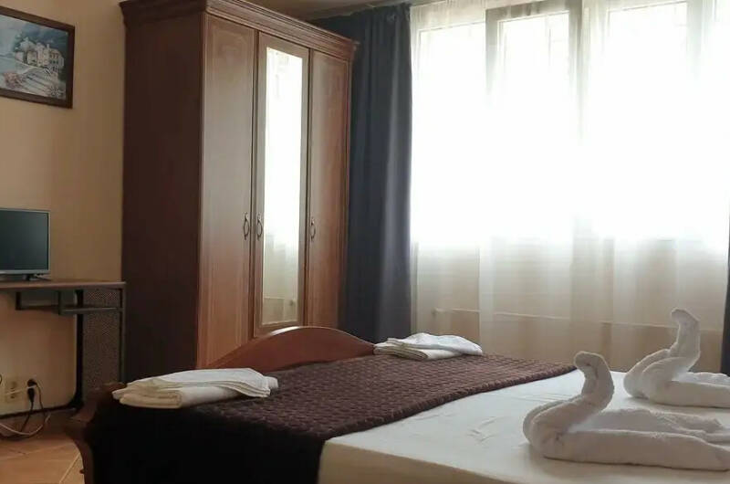 Номер 5 стандарт с видом во двор