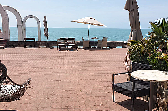 Номер 7 с террасой и выходом к морю