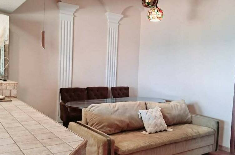 Пентхаус с балконом и видом на море