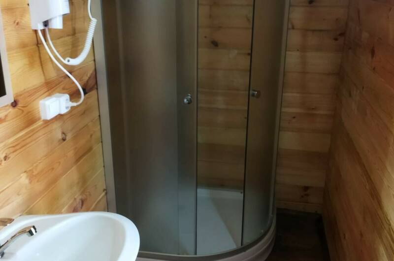 Домик на 4 человека с удобствами и верандой