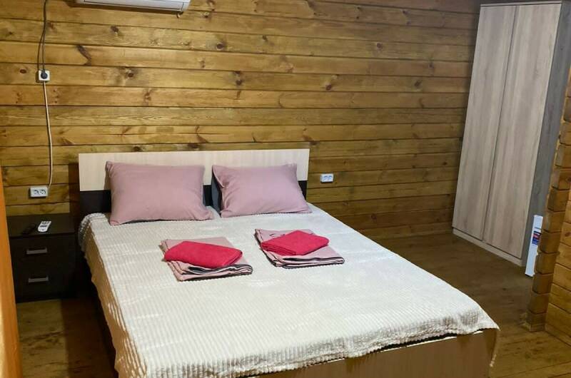 Домик на 2 человека с удобствами и верандой