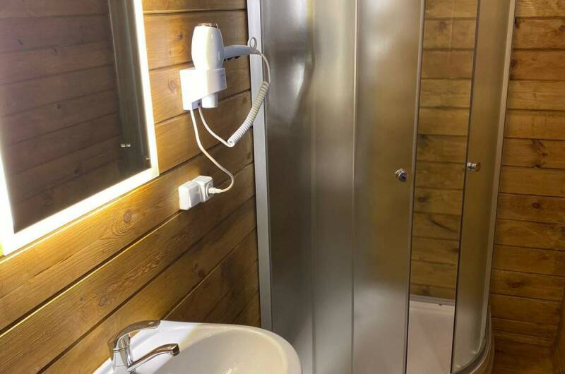 Домик на 2 человека с удобствами и верандой