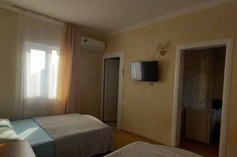 Семейный пятиместный номер с видом на море № 8