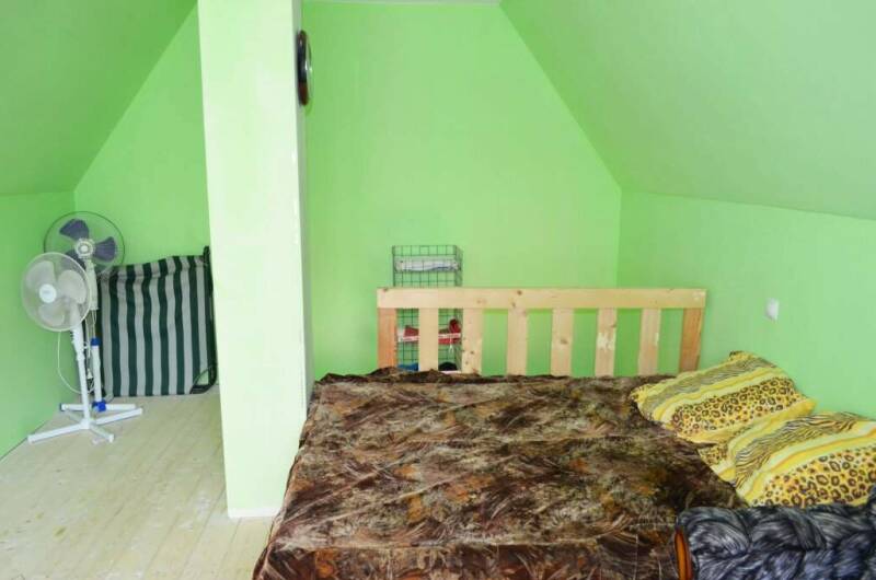 Домик у бассейна