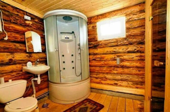 Домик у бассейна