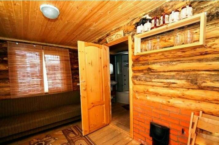 Домик у бассейна