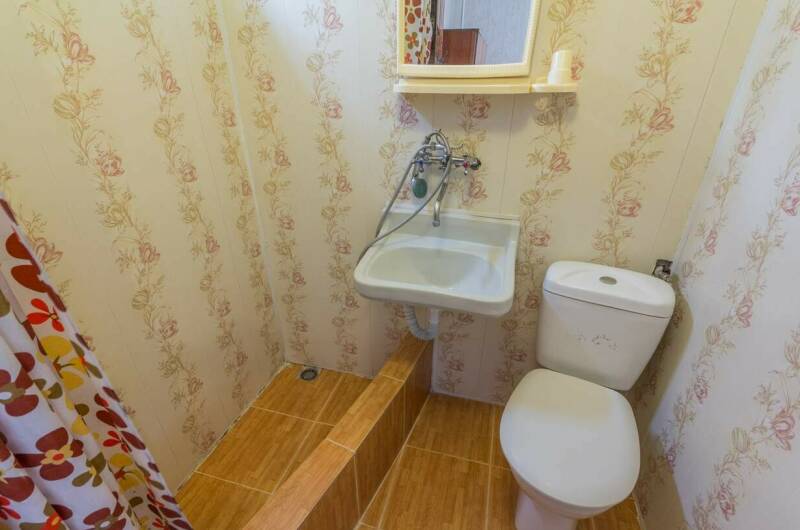 «Подсолнух» 4-х местный номер с удобствами