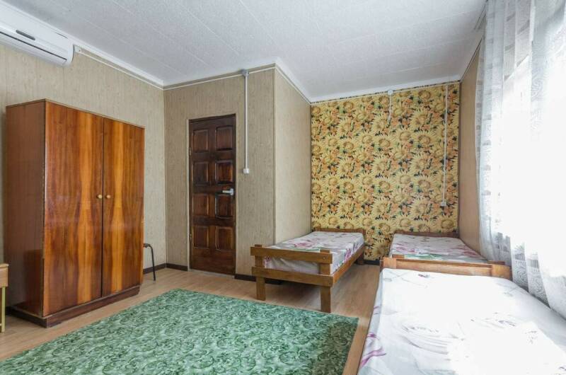 «Подсолнух» 4-х местный номер с удобствами
