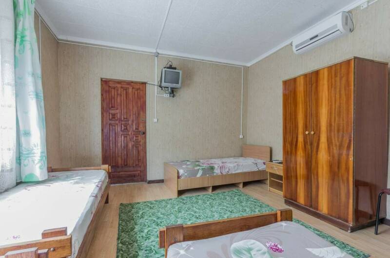 «Подсолнух» 4-х местный номер с удобствами