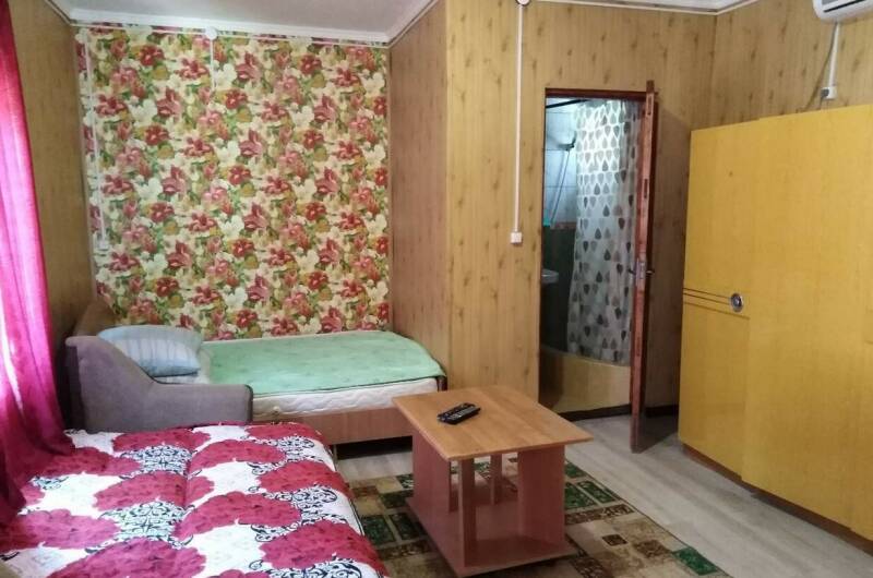 «Цветы» 4-х местный номер с удобствами