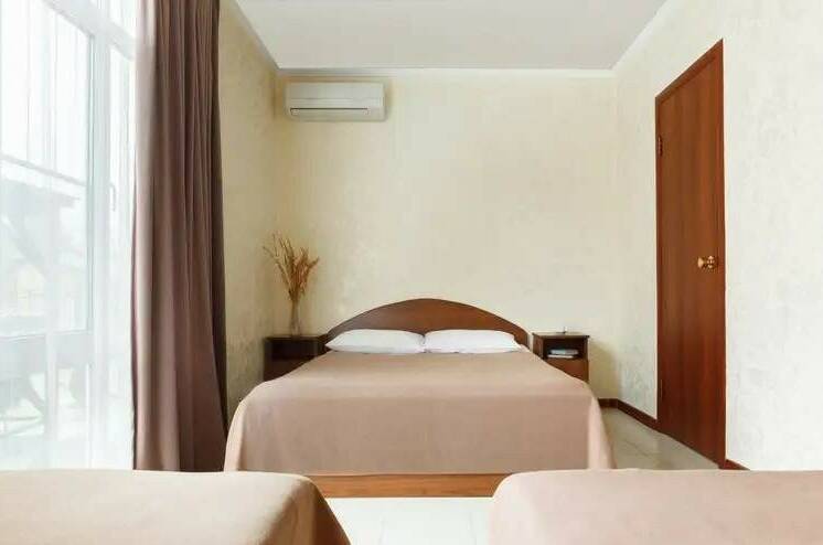 Апартаменты с кухней (3 номера и прихожая)