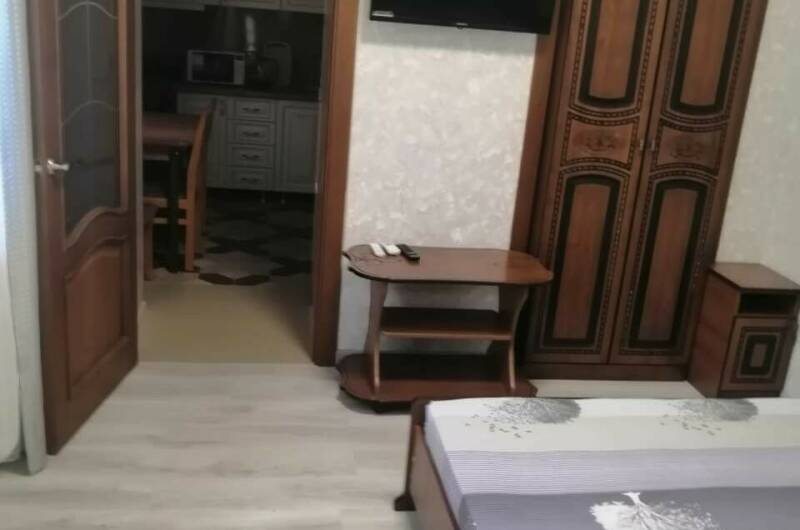 Пятиместный 2х-комнатный с кухней отдельный дворик