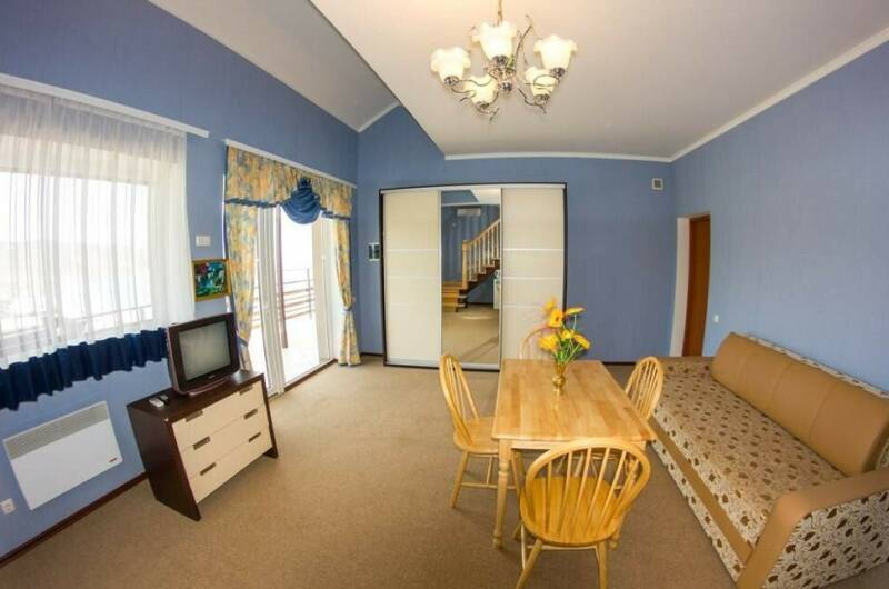 Видовой двухкомнатный номер (вид на море и горы)