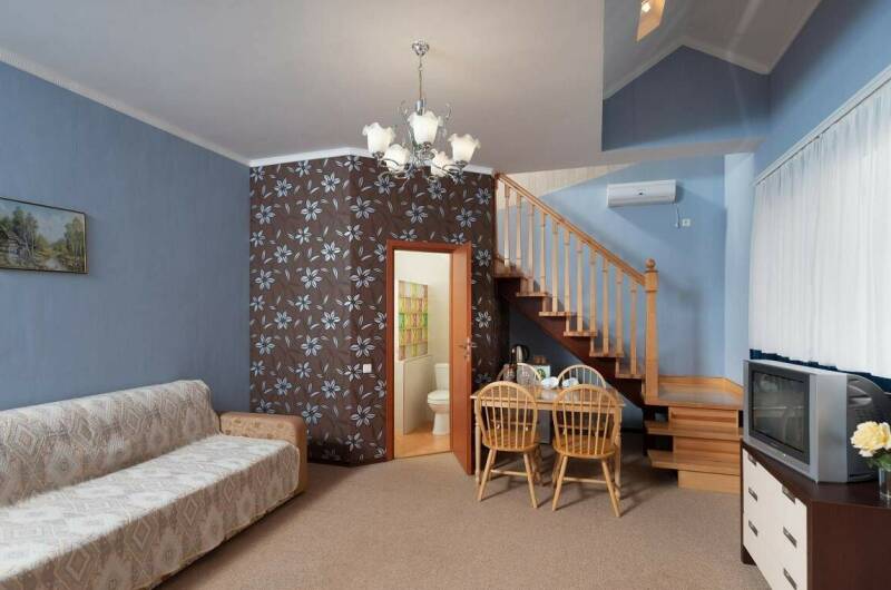 Видовой двухкомнатный номер (вид на море и горы)