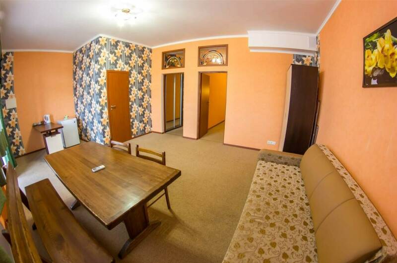 Семейный трехкомнатный номер (вид на море)