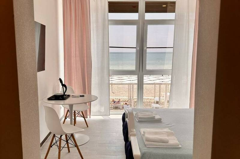 1. Студия у моря