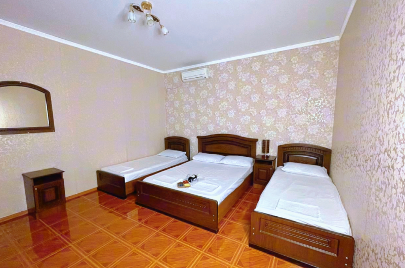 4-х местный Стандарт с ванной комнатой на 2 номера