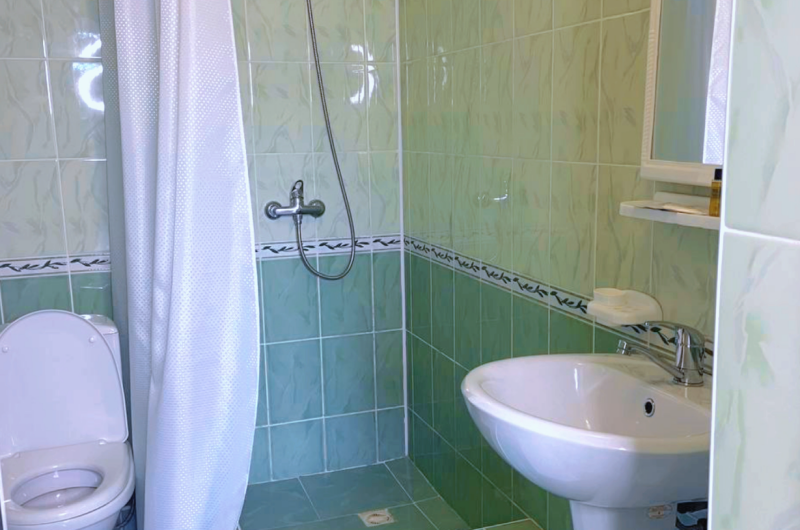 4-х местный Стандарт с ванной комнатой на 2 номера