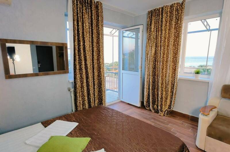 Номер «Конект» с панорамным видом на море