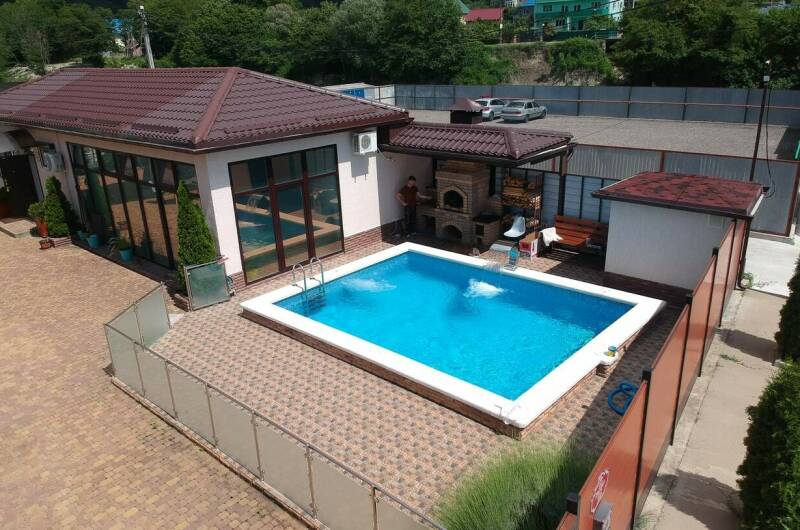 2х комнатный коттедж на 4 человека возле бассейна