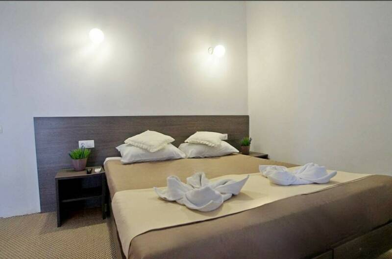 Двух местный стандарт с видом на бассейн