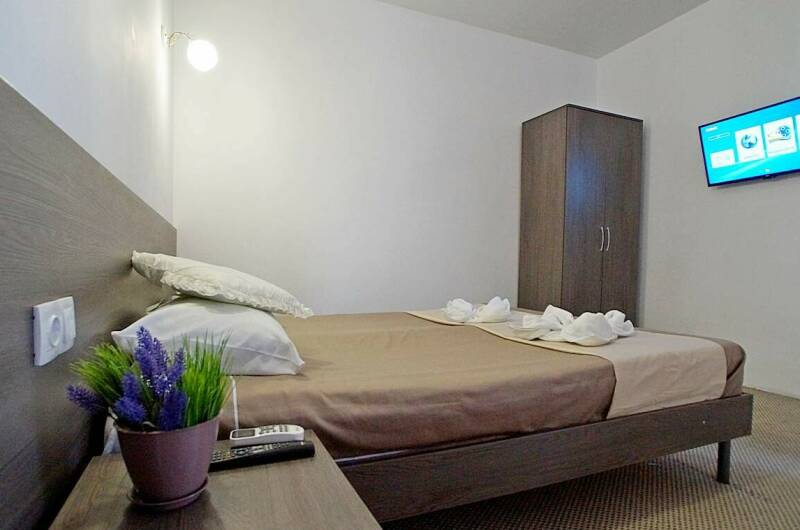 Двух местный стандарт с видом на бассейн