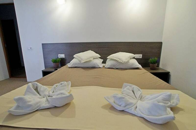 Двух местный стандарт с видом на бассейн