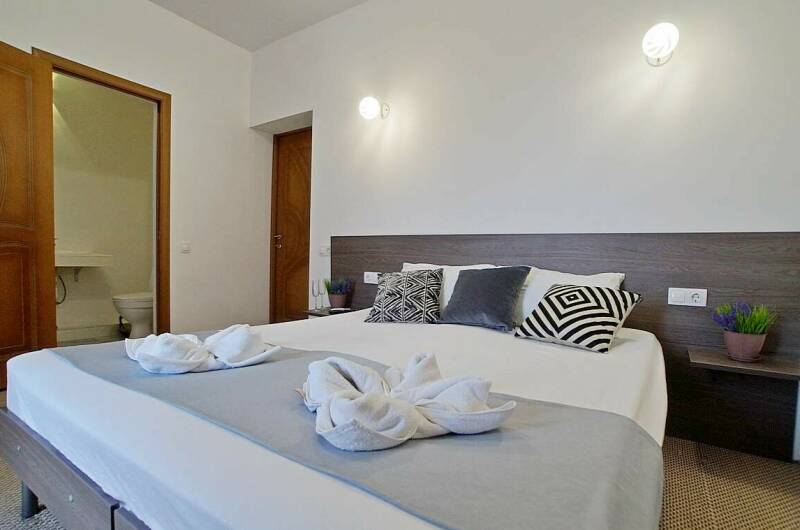 Трех местный номер с видом на бассейн