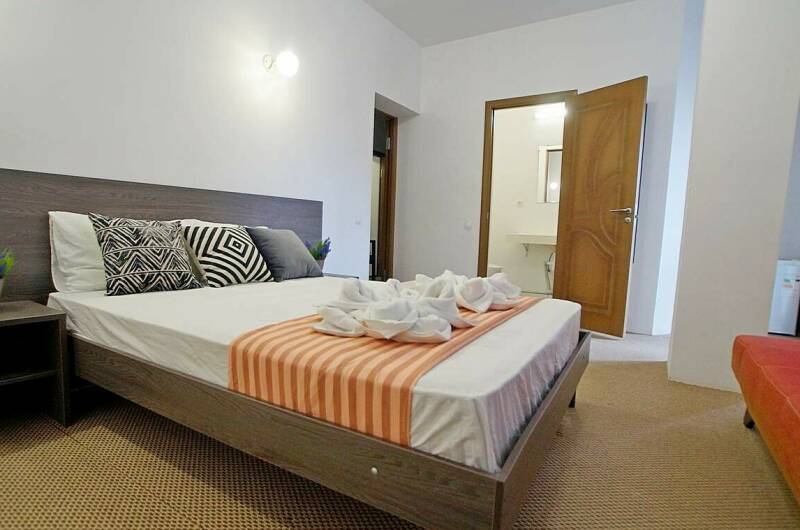 Трех местный номер с доп местом и видом на бассейн