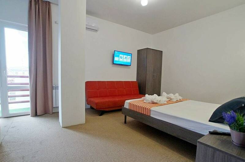 Трех местный номер с доп местом и видом на бассейн