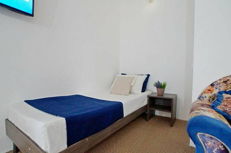 Четырех местный номер с видом на бассейн