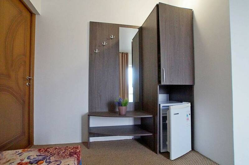 Четырех местный номер с видом на бассейн