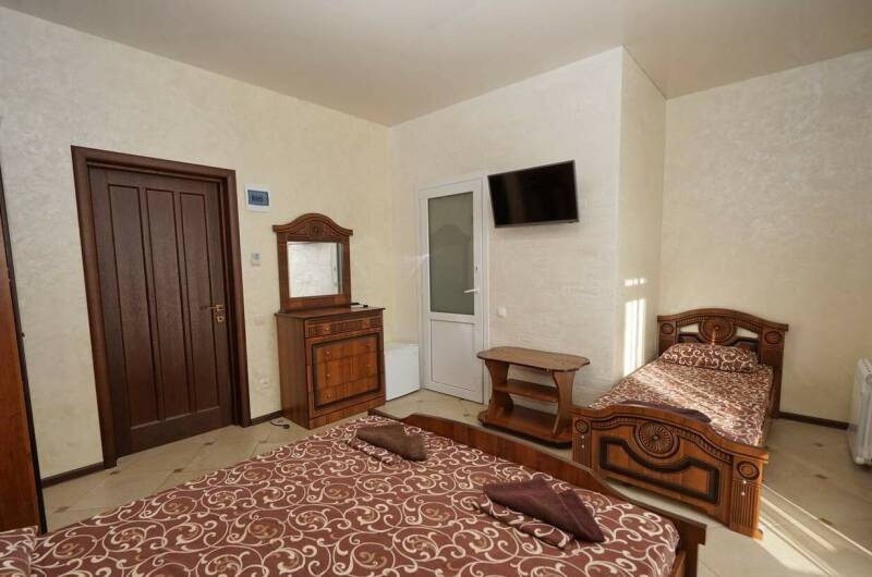 Трёхместный стандарт с балконам