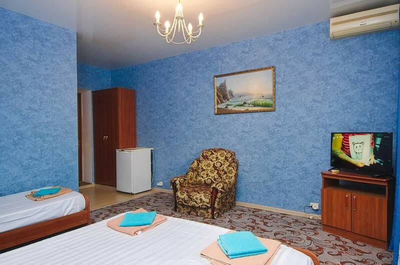 Трёхместный «Люкс» с балконом и без балкона