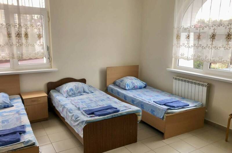 Трехместный «Стандарт» с санузлом на этаже