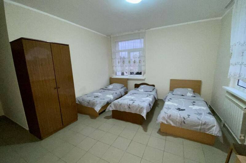 Трехместный «Стандарт» с санузлом на этаже