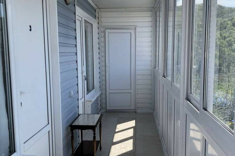 Номер 1 с отдельным входом и лоджией