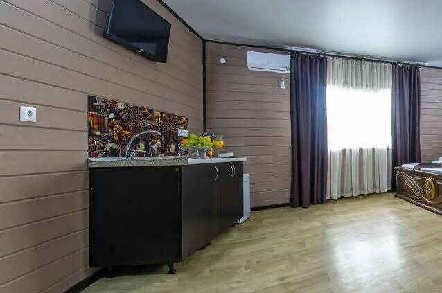 Улучшенная 6ти местная студия с мини-кухней (к1)