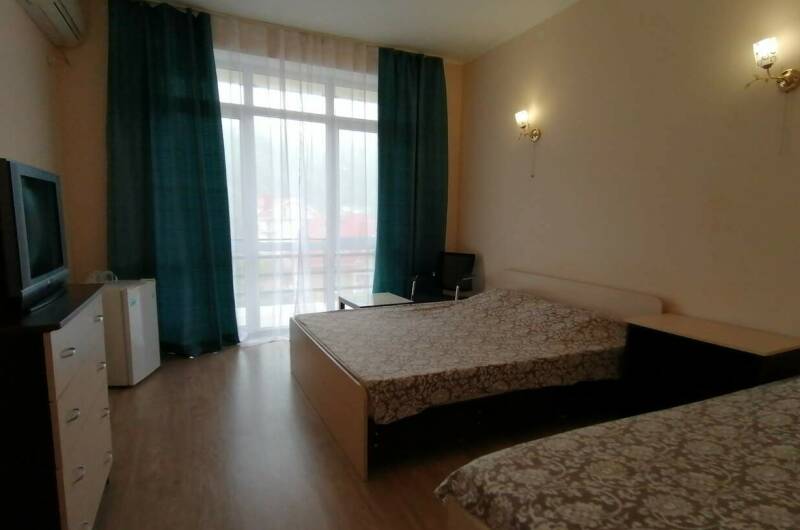 Трёхместный номер с балконом