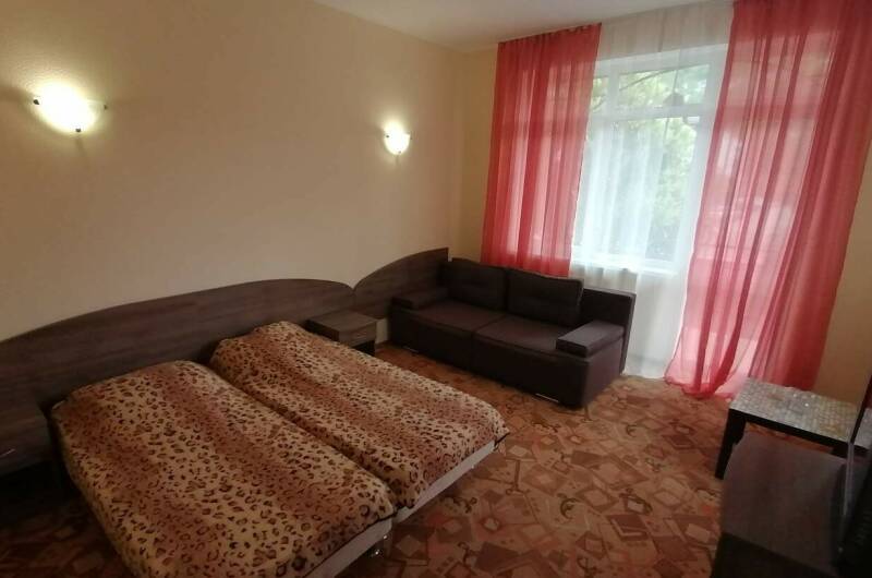 Четырёхместный номер с балконом