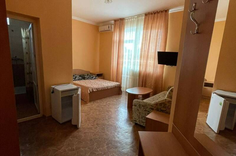 Семейный улучшенный для 4-х гостей с видом на море