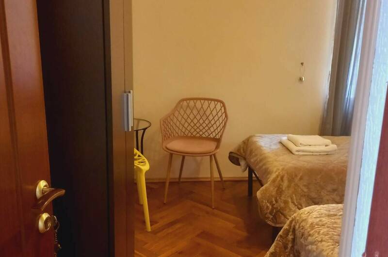 Небольшой номер с 2 кроватями (2 этаж)