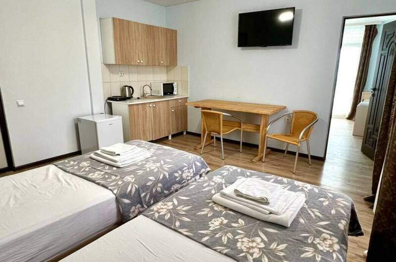 Двухкомнатный «Люкс с балконом и кухней»