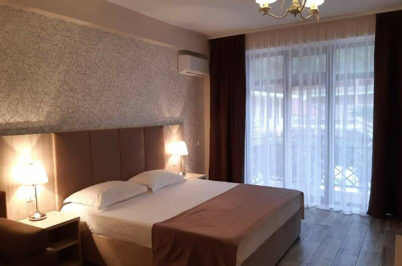 «Полулюкс» трехместный