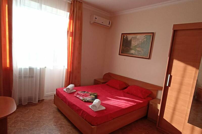 «Комфорт» 3-х местный с видом на море