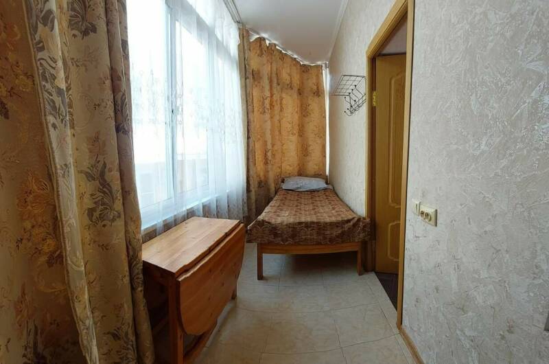 2х комнатный с балконом в отдельном коттедже