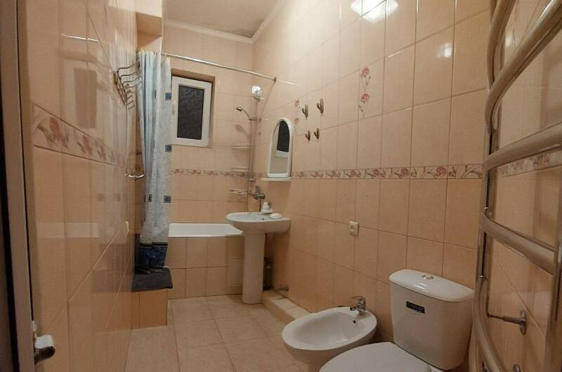 2х комнатный с балконом в отдельном коттедже